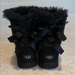 Girls UGG - Bailey Bow II  - Black. Size toddler 12